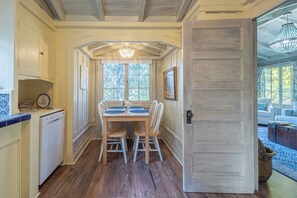 Dining - 4034 Skybird - Tranquil Cottage Near the Beach (Carmel)
