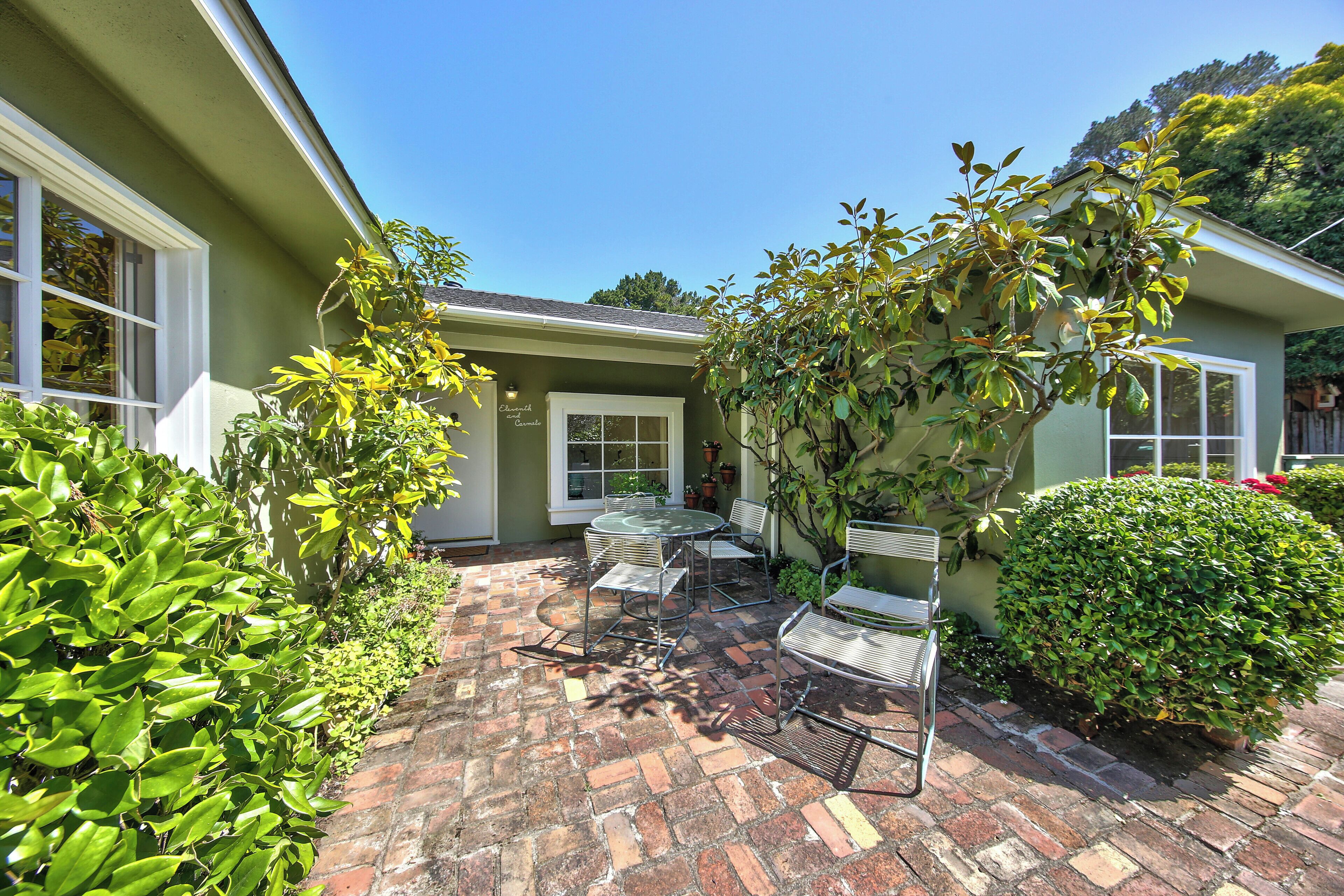 屋外ダイニングエリア