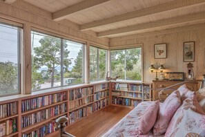 Interior - 4039 Collins - Ocean View Home, Walk to Beach (Carmel)