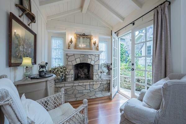 Interior - 4040 Casanova by the C - French Flair in Carmel (Carmel)