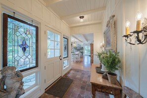 Interior - 4040 Casanova by the C - French Flair in Carmel (Carmel)