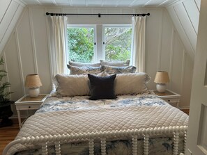 4 makuuhuonetta, silitysrauta/-lauta, ilmainen Wi-Fi, vuodevaatteet