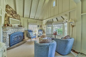 Interior - 4044 Little Pink - Fairytale Carmel Beach Cottage (Carmel)