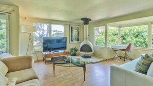 Living area - 4047 Carmelo Corner - Three Blocks to Beach (Carmel)