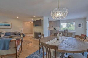 Interior - 4052 Seahaven - Spacious Family Home in Carmel (Carmel)