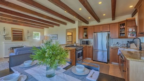 Coffee/tea maker, fridge, microwave, oven - 4054 Casita Del Mar II, Bay View Mediterranean Gem (Pacific Grove)