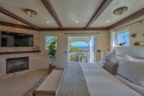 2 bedrooms, desk, iron/ironing board, free WiFi - 4054 Casita Del Mar II, Bay View Mediterranean Gem (Pacific Grove)
