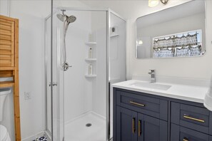 Shower, hair dryer, towels - 4056 Bluefish - Near Carmel’s Mission Trail System (Carmel-By-The-Sea)