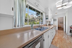 Fridge, microwave, oven, stovetop - 4056 Bluefish - Near Carmel’s Mission Trail System (Carmel-By-The-Sea)
