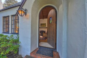Exterior detail - 4057 Ocean House - Sweet Cottage in Carmel (Carmel)