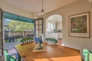 Dining - 4057 Ocean House - Sweet Cottage in Carmel (Carmel)