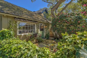 Exterior - 4058 Emery Board - Golden Rectangle Art Retreat (Carmel)