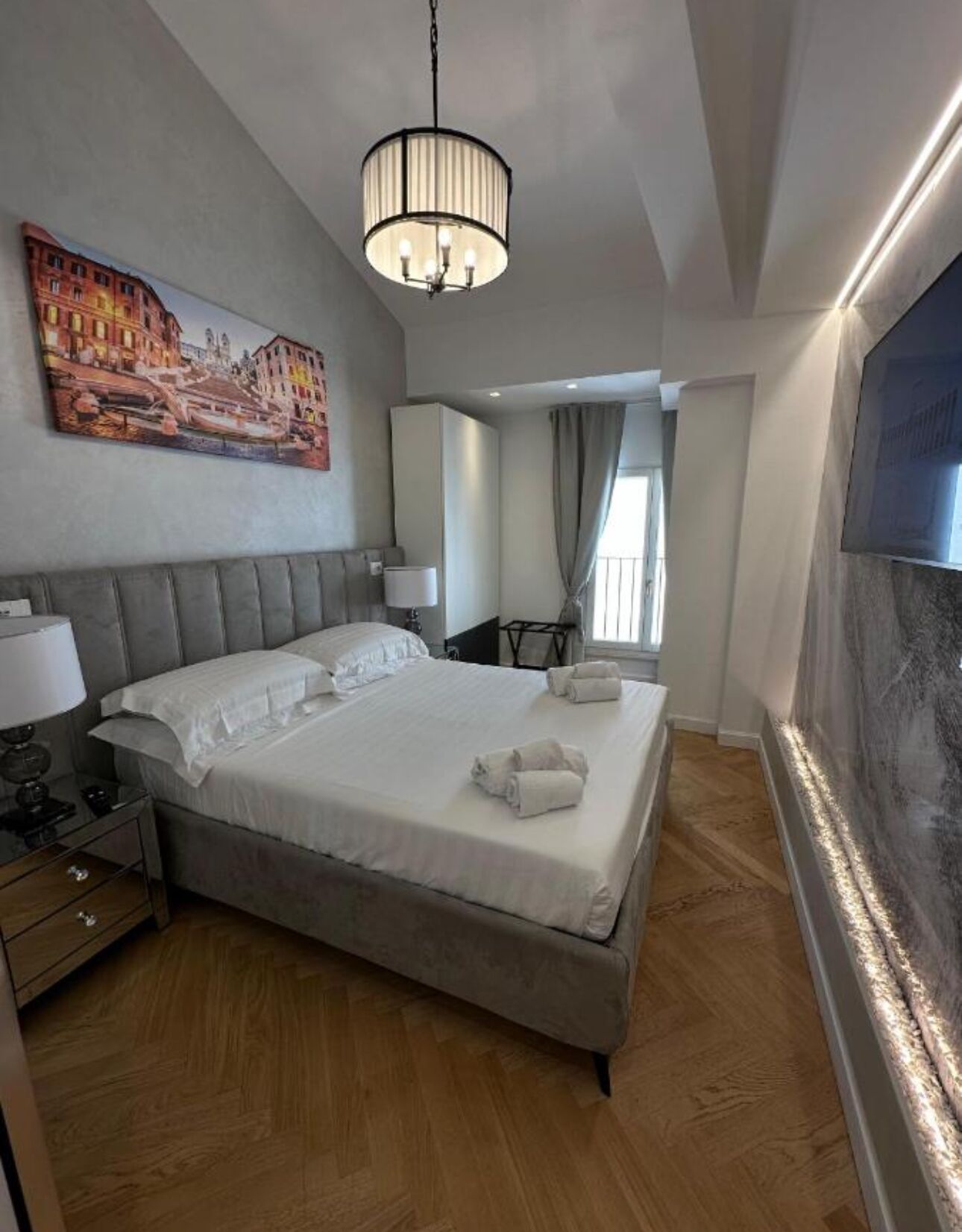 Tabla de planchar con plancha, wifi y ropa de cama 