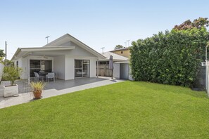 Apartment | Reception - Spacious 4-bed House With Secure Parking (Brisbane)