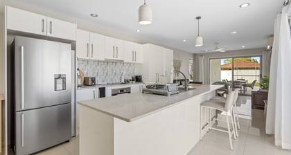 Spacious 4-bed House With Secure Parking