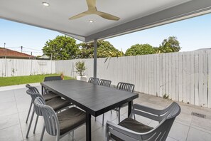 Apartment | Balcony - Spacious 4-bed House With Secure Parking (Brisbane)