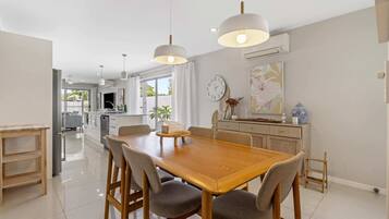 Apartment | Dining