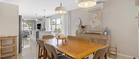 Apartment | Dining