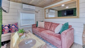 TV - Tiny Islands Resort – Aruba | Tropical Tiny Home with Loft, Fire Pit & Style (Blanco)
