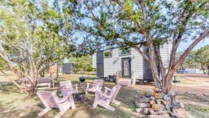 Terrace/patio - Tiny Islands Resort – Aruba | Tropical Tiny Home with Loft, Fire Pit & Style (Blanco)