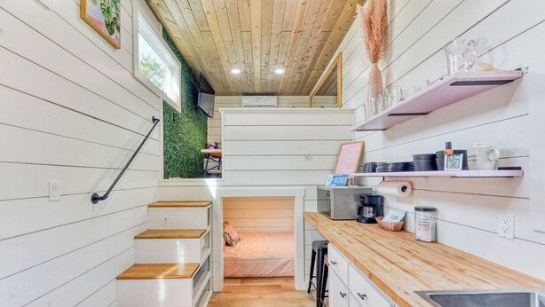 Coffee/tea maker, fridge, microwave, cookware/dishes/utensils - Tiny Islands Resort – Aruba | Tropical Tiny Home with Loft, Fire Pit & Style (Blanco)