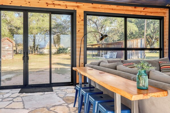 TV - Hill Country Ranch with Pool, Bunkhouse, Pickleball & Sunset Views (Johnson City)