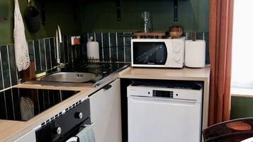 Frigorifero, forno, macchina per tè/caffè, tostapane