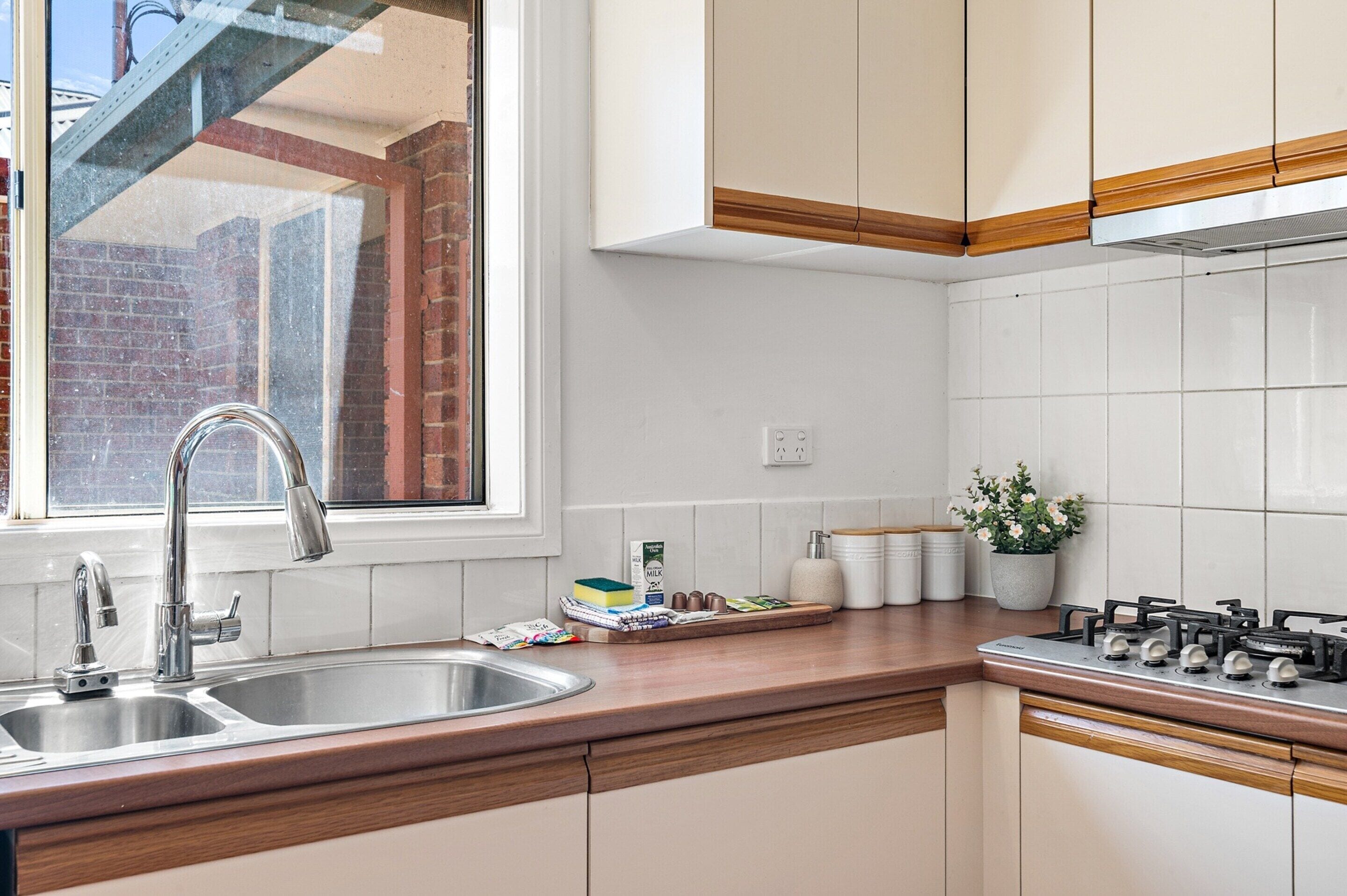 Apartment | Private kitchen | Cookware/dishes/utensils, cleaning supplies