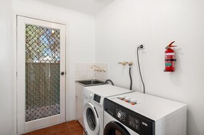 Bathroom - Comfortable Family Stay in Caroline Springs (Melbourne)