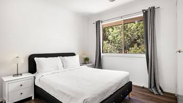 3 bedrooms, bed sheets