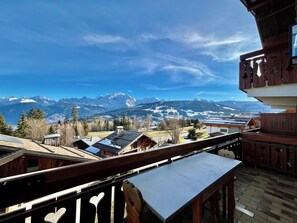 Outdoor dining - Stay in the mountains with stunning views (Combloux)
