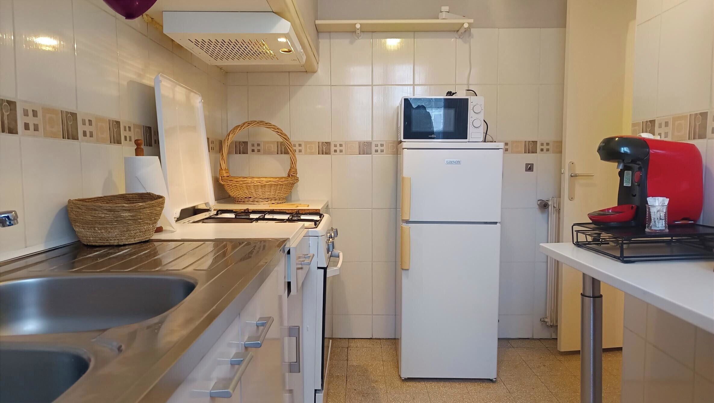 Fridge, microwave, oven, coffee/tea maker