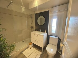 Shower, hair dryer - Bright apartment in Cannes for 5 people (Cannes)