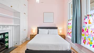 Apartment | 4 bedrooms, laptop workspace, bed sheets