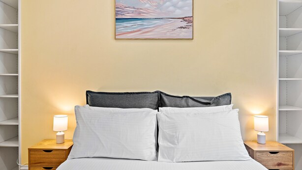 Unclassified image, 1 of 18, button - Light-filled House Close to Cafes and Parks (Melbourne)
