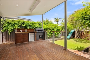 Apartment | Reception - Light-filled House Close to Cafes and Parks (Melbourne)