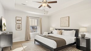4 bedrooms, iron/ironing board, WiFi, bed sheets - The Encore - 2 mi to Amp - 1 mi to Promenade (Rogers)