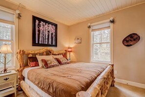 Free WiFi, bed sheets - New Listing! National Forest Access + Hot Tub | Continental Divide | Deck (Fairplay)