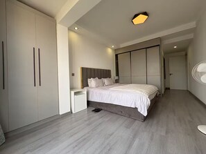 3 quartos, ferros/tábuas de passar roupa, Wi-Fi, roupa de cama