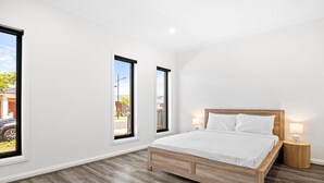 Unclassified image, 5 of 16, button - Spacious 4-bed Home With Private Outdoor Area (Melbourne)