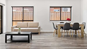 Unclassified image, 2 of 16, button - Spacious 4-bed Home With Private Outdoor Area (Melbourne)