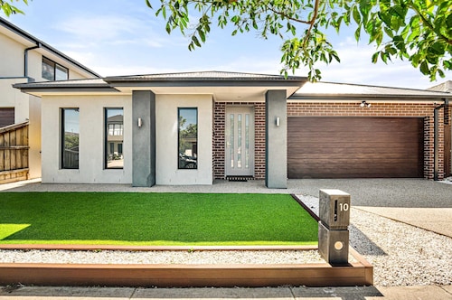 Spacious 4-bed Home With Private Outdoor Area