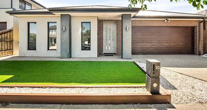 Spacious 4-bed Home With Private Outdoor Area