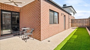 Unclassified image, 4 of 16, button - Spacious 4-bed Home With Private Outdoor Area (Melbourne)