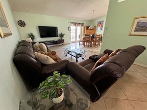 Smart TV, video games, ping pong - 1589Pool House 4bd Villa with game room (Kissimmee)