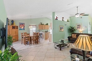Smart TV, video games, ping pong - 1589Pool House 4bd Villa with game room (Kissimmee)