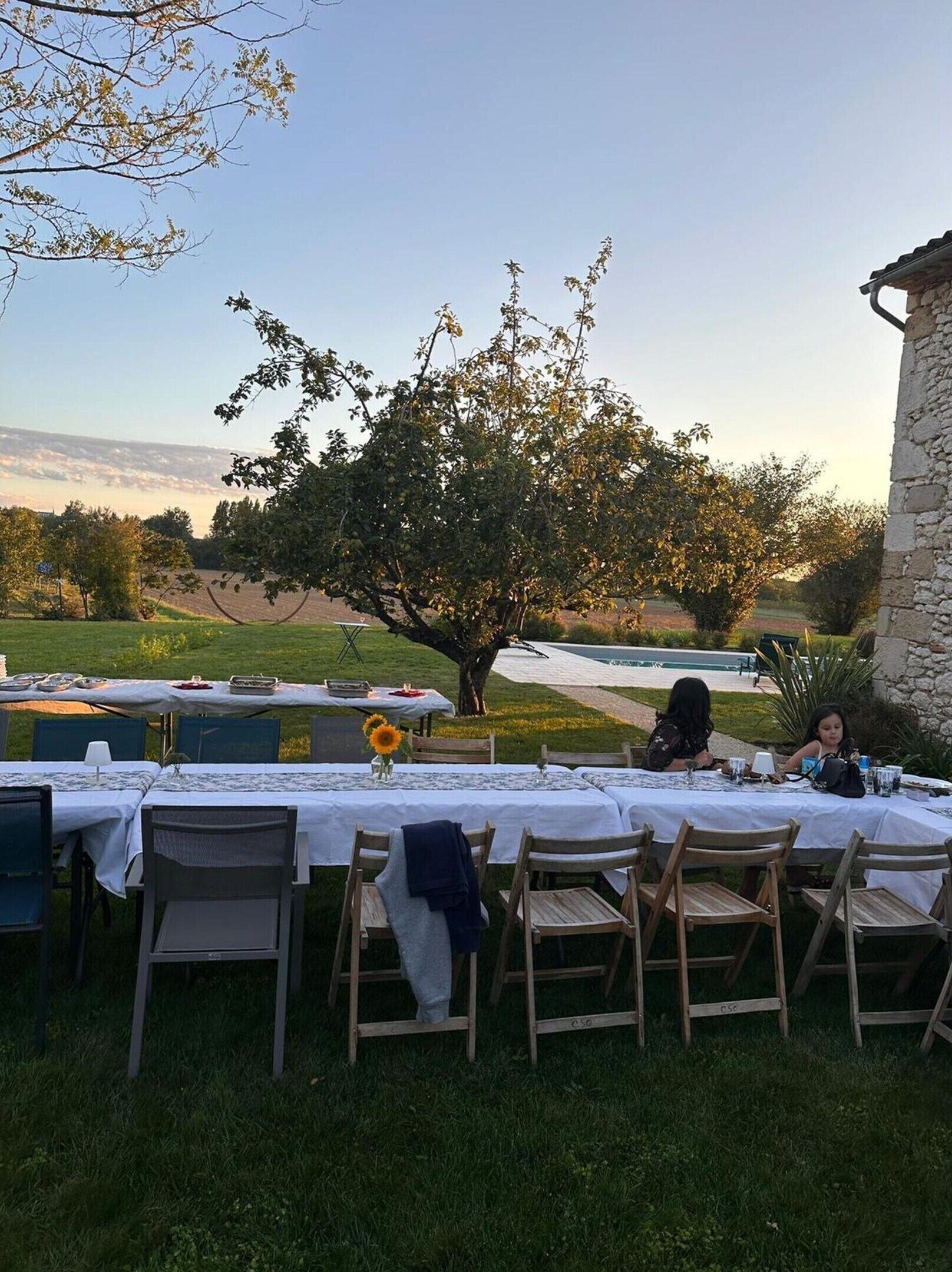 House | Tempat makan luar
