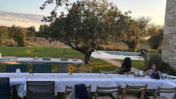 House | Tempat makan luar