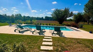 Rumah | Kolam renang | Kolam renang indoor dan kolam renang outdoor