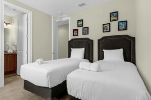 23 bedrooms, iron/ironing board, travel cot - Multiple Family Homes - 23 Rooms / Pools&Spas (Kissimmee)